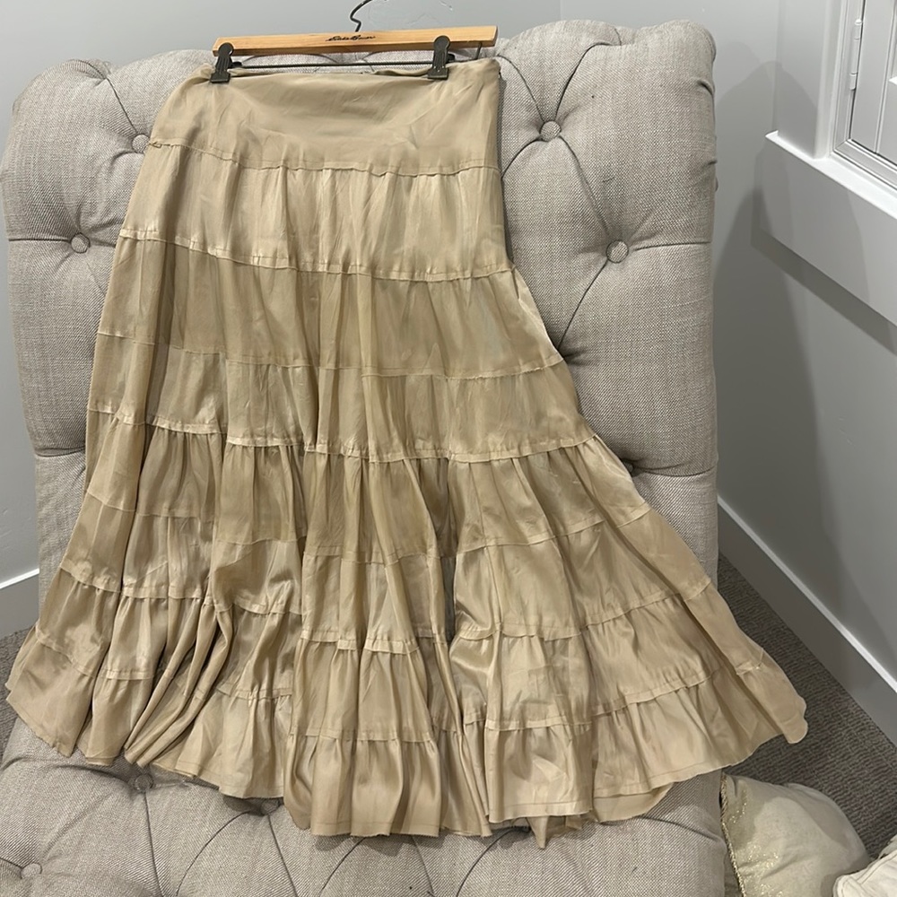 Tiered skirt, very full and flattering. Size 8, tan/beige/cream